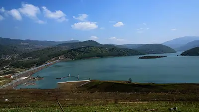 دپو و بارگیری مصالح سنگی از معدن بهنک، حمل و تخلیه در محل سد البرز