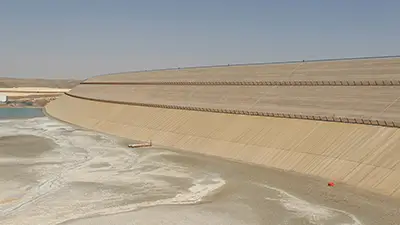 احداث سد رسوبگیر سرچشمه با هسته رسی (مرحله سوم و چهارم)